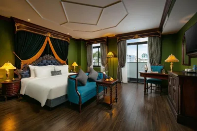 带阳台小型套房 — Le Chanvre Hanoi Hotel & Spa